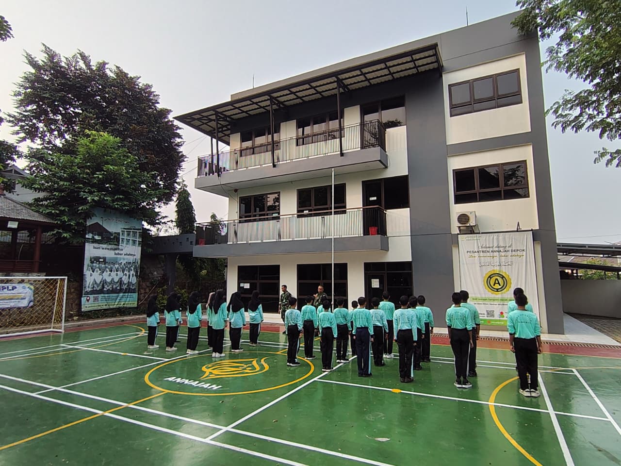 Latihan Upacara HUT RI ke-81 Bersama TNI AL, Bentuk Disiplin dan Nasionalisme Santri Pesantren Annajah