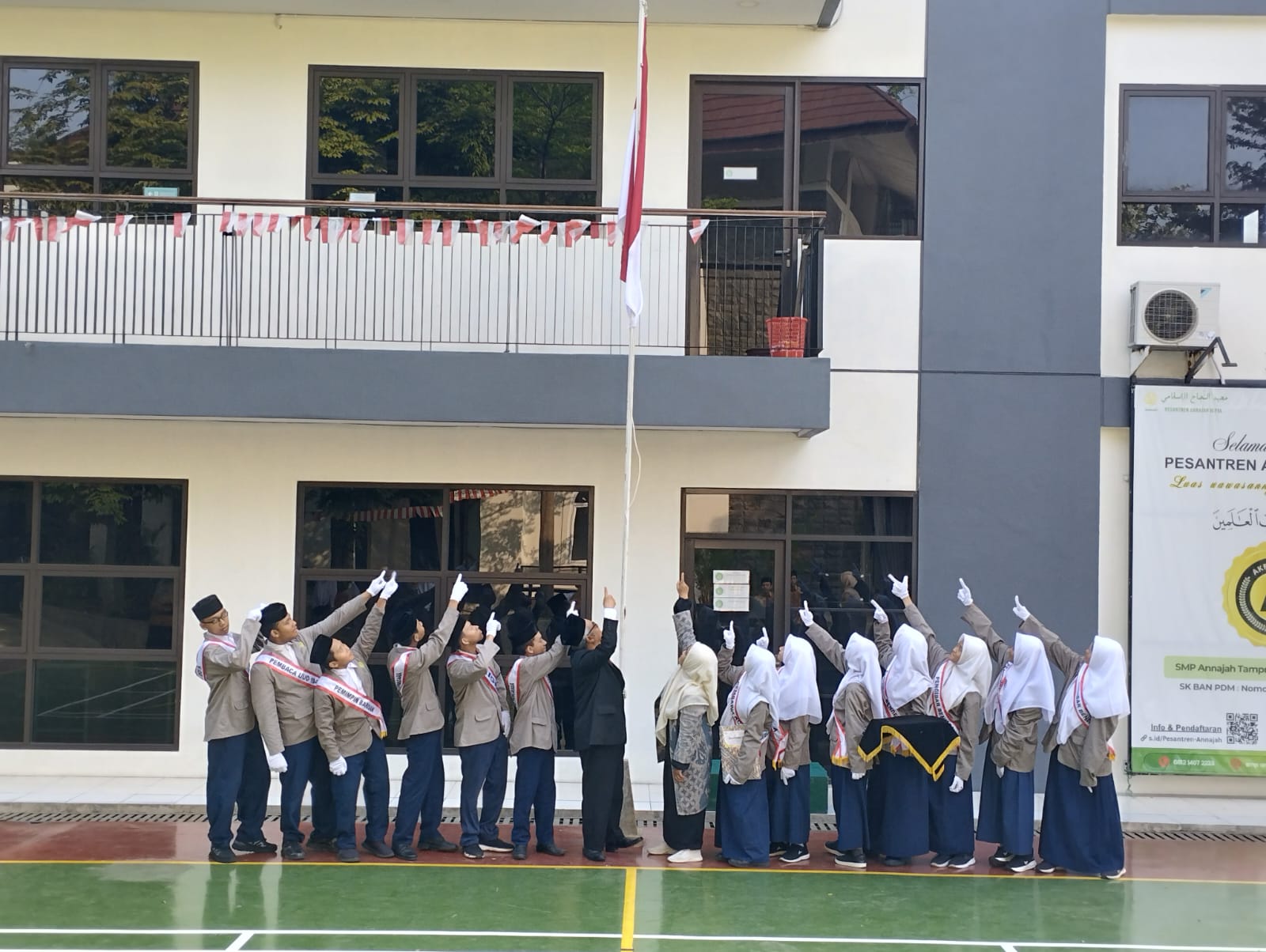 Pesantren Annajah Gelar Upacara HUT RI ke-81, Tanamkan Semangat Mengisi Kemerdekaan