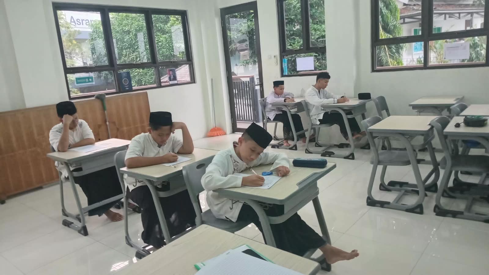 Pelaksanaan Penilaian Sumatif Tengah Semester dan Ikhtibar Syahri Liddauril Awwal Pesantren Annajah Depok